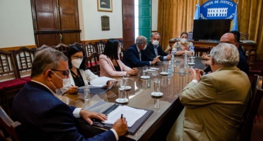 Jalil firmó convenios con el Poder Judicial para agilizar trámites y edificios para juzgados civiles