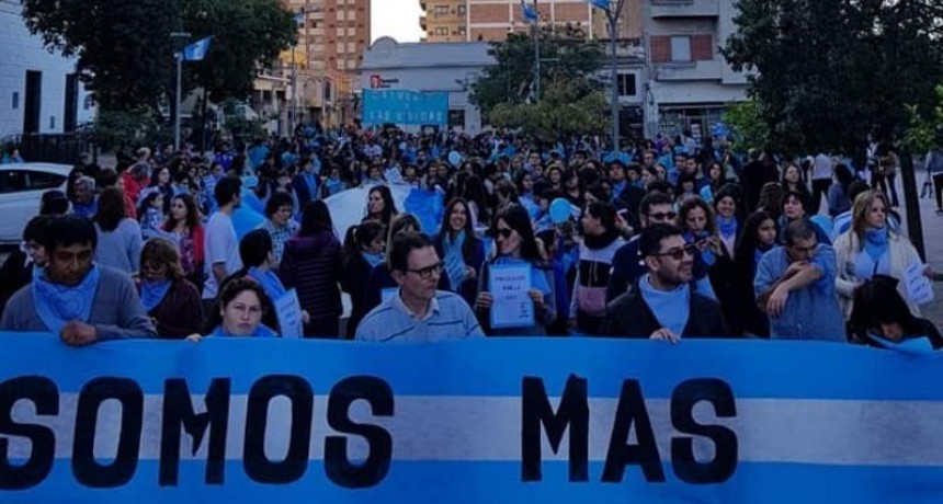 Marcha por la vida en la Plaza 25 de Mayo